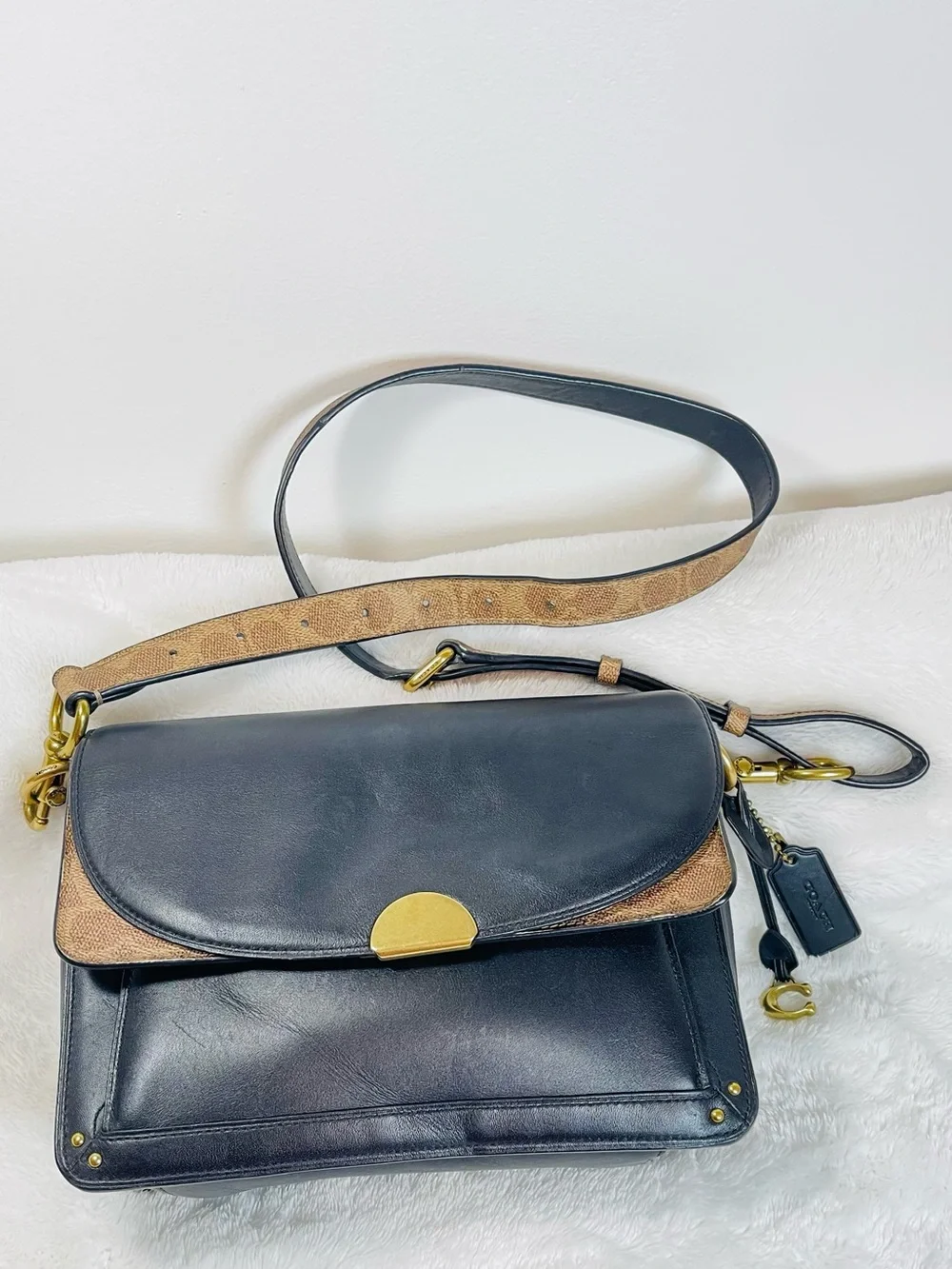 Authentic Coach convertible shoulder/crossbody bag